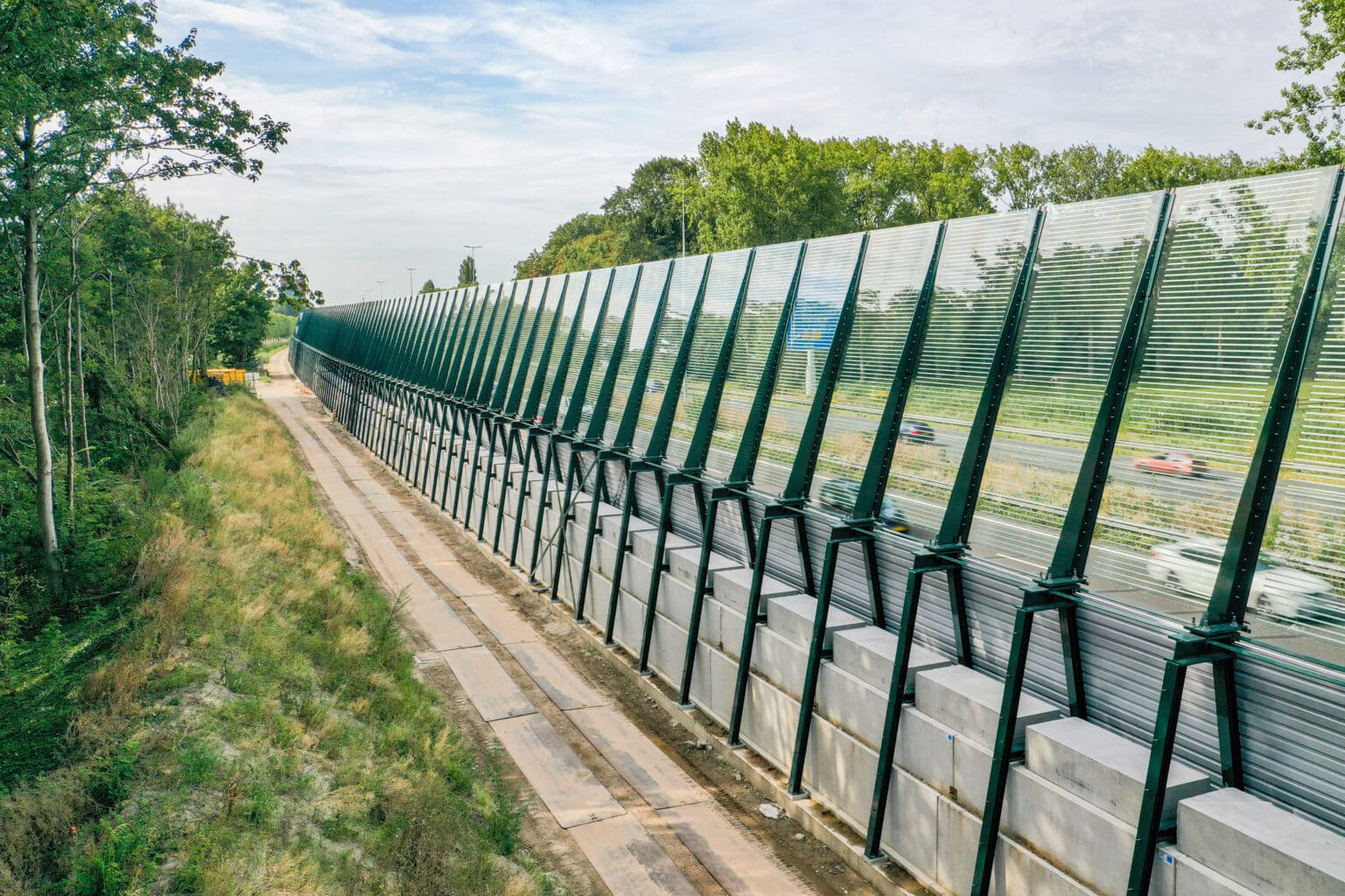 Keerwand beton geluidwand snelweg